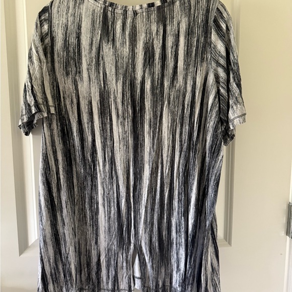 Kenar Monochrome Striped Short Sleeve Top - Picture 5 of 6